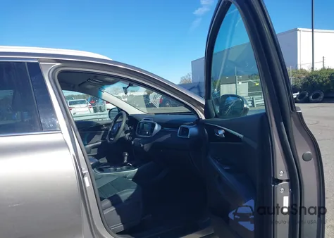 2017 Kia Sorento 3.3L Lx z USA, uszkodzony, nr VIN 5XYPG4A52HG188506